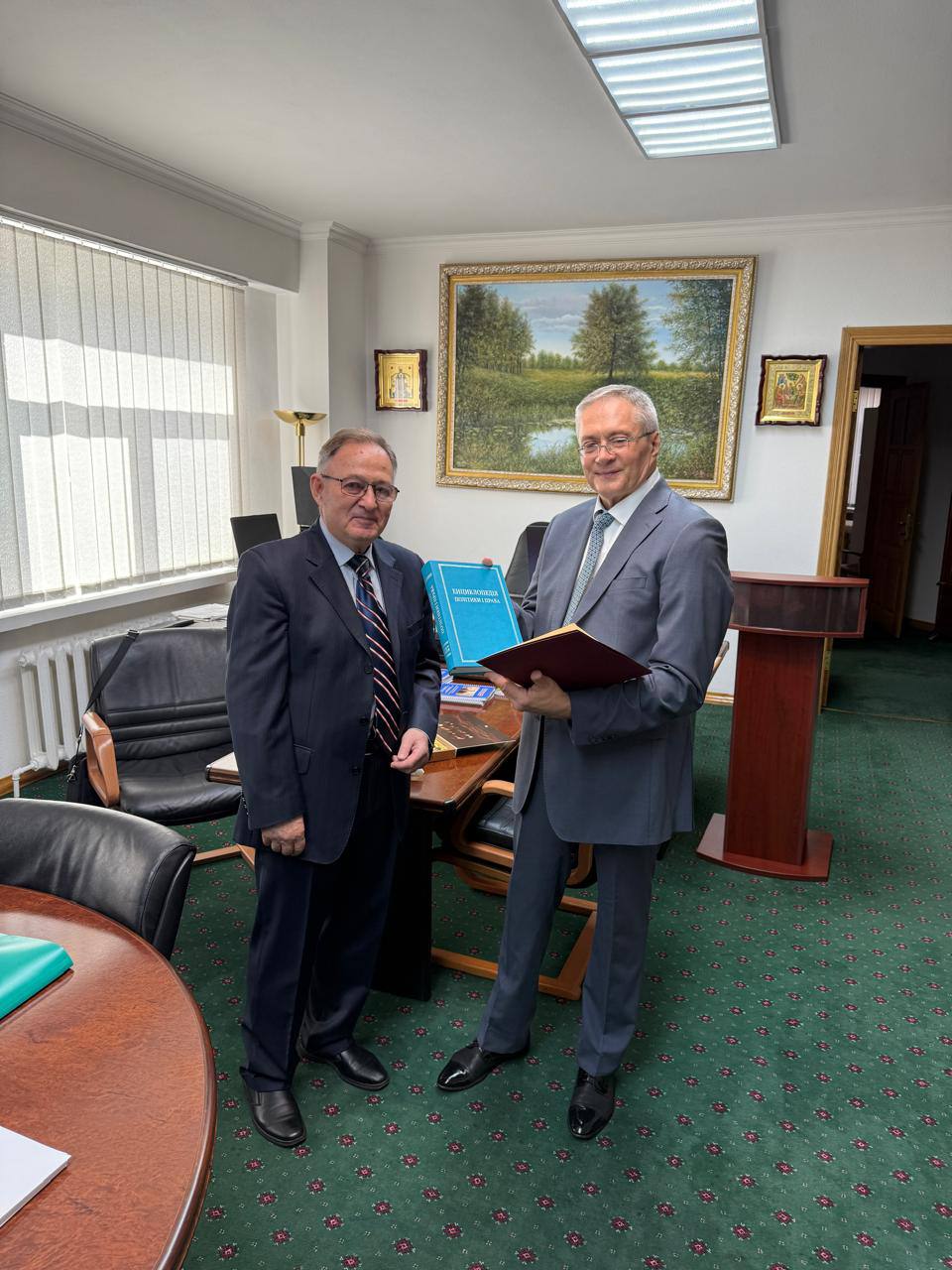 23 вересня 2025 року, під час офіційної зустрічі з Президентом Академії Політико-Правових наук України, Академіком Петром Володимировичем Мироненком, відбулося урочисте вручення диплому про обрання Анатолія Володимировича Пешка дійсним членом (Академіком) Академії Політико-Правових наук України.