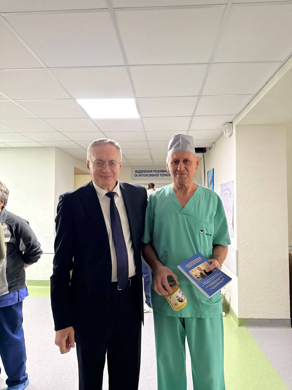 07 жовтня 2025 року Анатолій Пешко завітав до Коростишівської районної лікарні, де зустрівся з лікарями, медичними сестрами, а також із хворими та пораненими нашими співвітчизниками.
