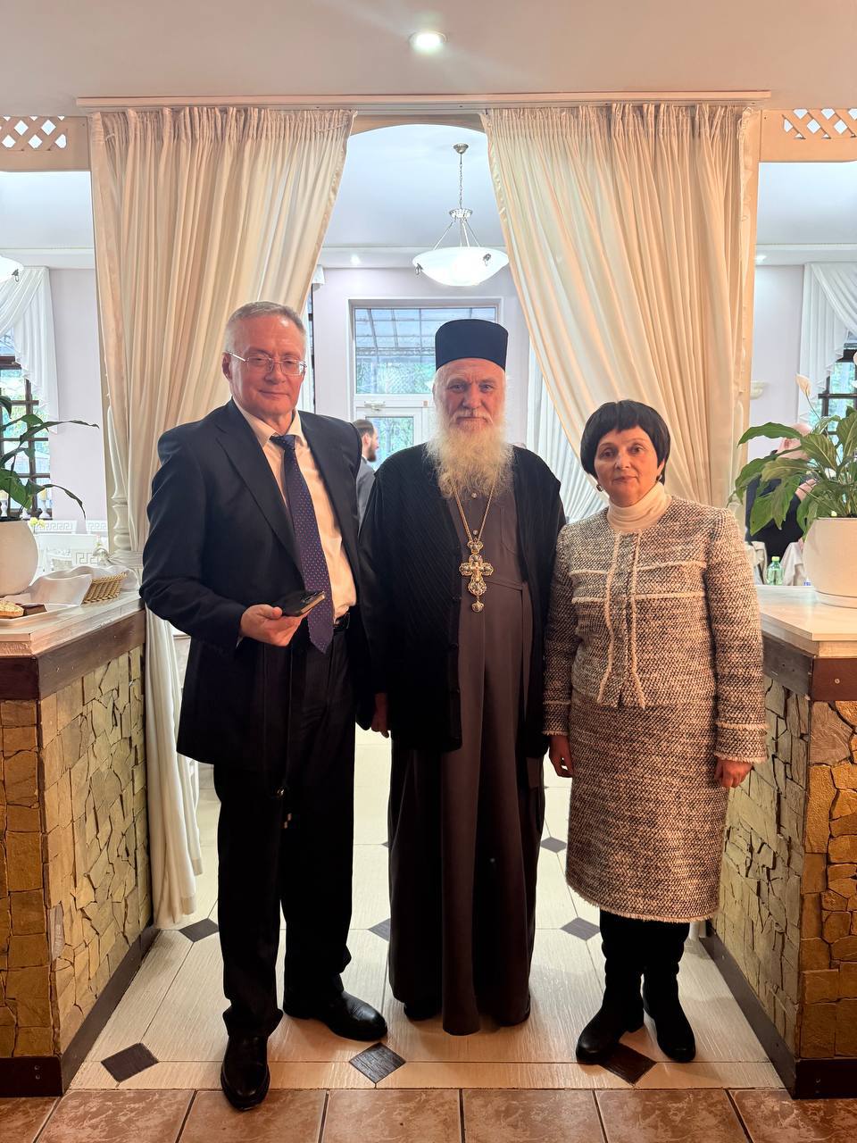 Під час візиту до православної обителі Анатолій Володимирович зустрівся з намісником монастиря — архімандритом Галактіоном