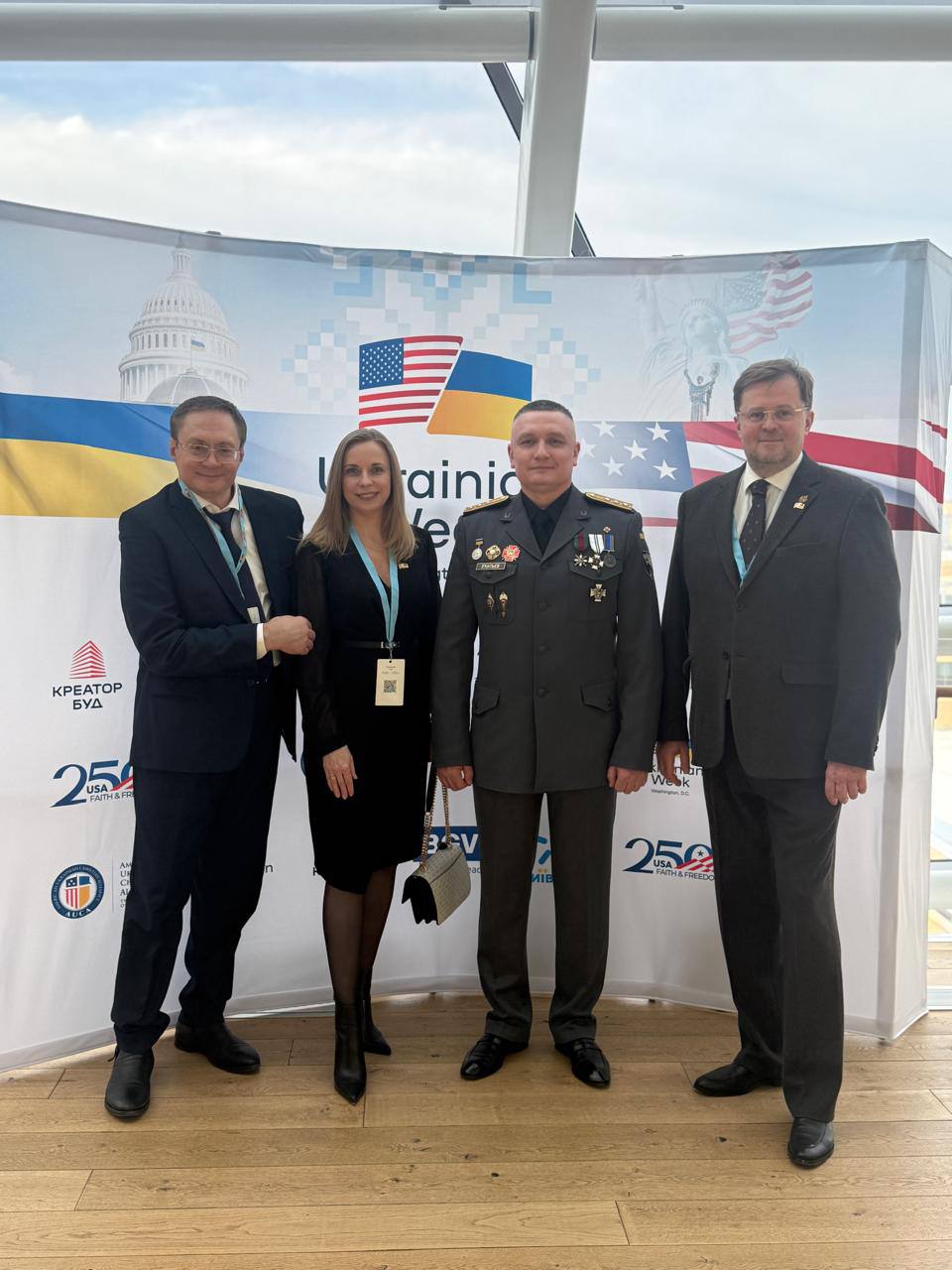 Анатолій Володимирович Пешко разом із народною депутаткою Юлією Яцик, відомим полковником Олександром Ігнатьєвим та Володимиром Фон Габсбург-Лотрінген відвідали молитовний сніданок за Україну у Вашингтоні